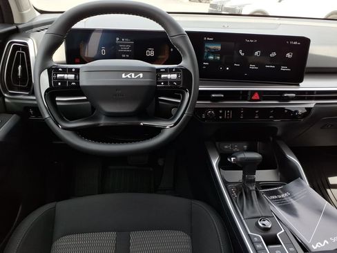 Certified 2026 Kia Sorento LX FWD image 11