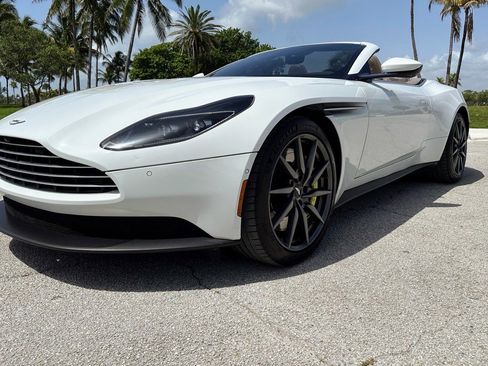 Used 2019 Aston Martin DB11 Volante RWD image 8