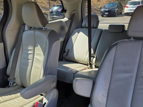 Used 2013 Toyota Sienna Limited w/ Premium Pkg AWD/4WD image 12