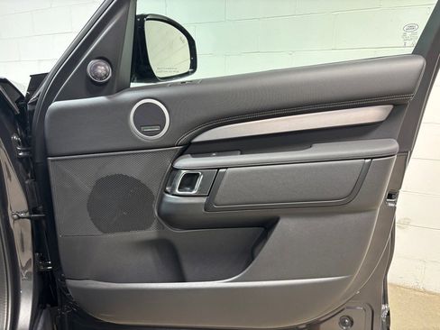 New 2025 Land Rover Discovery Dynamic SE image 30