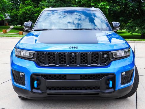 Used 2022 Jeep Grand Cherokee Trailhawk w/ Advanced Protech Group II AWD/4WD image 19