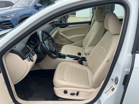 Used 2019 Volkswagen Passat 2.0T Wolfsburg w/ Wheels & Sunroof Package FWD image 11