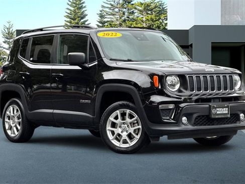 Used 2022 Jeep Renegade Latitude w/ Convenience Group image 2