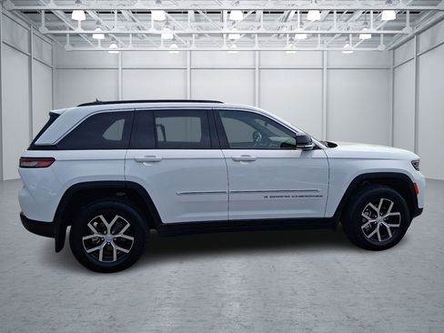 Used 2025 Jeep Grand Cherokee Limited w/ MOPAR Finishing Package image 6