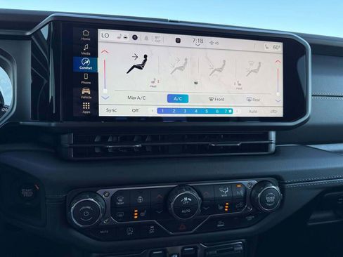 New 2025 Jeep Gladiator Sport image 32