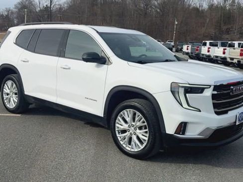 Used 2024 GMC Acadia Elevation AWD/4WD image 2