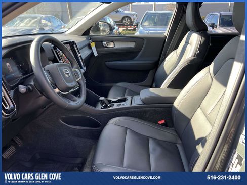 Used 2026 Volvo XC40 B5 Core w/ Climate Package image 14