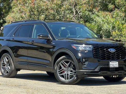 Used 2026 Ford Explorer ST-Line w/ ST-Line Street Pack AWD/4WD image 2