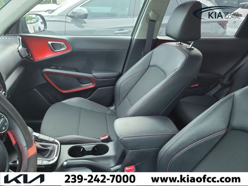 Certified 2023 Kia Soul GT-Line FWD image 6