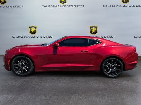 Used 2020 Chevrolet Camaro LT RWD image 2