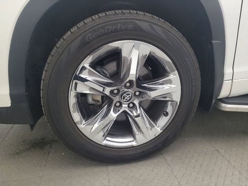 Used 2019 Toyota Highlander Limited Platinum AWD/4WD image 31