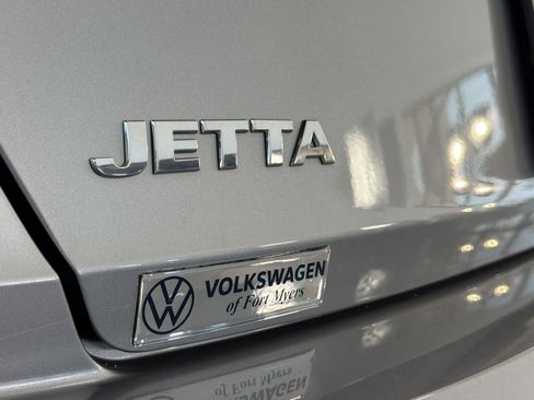 Used 2021 Volkswagen Jetta SEL Premium FWD image 34