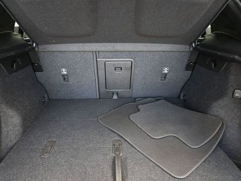 Used 2025 Volvo XC40 B5 Plus AWD/4WD image 11