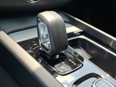 Certified 2025 Volvo XC60 T8 Plus w/ Protection Package Premier image 10