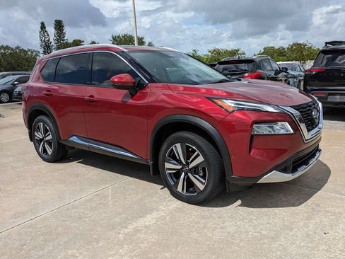 Used 2023 Nissan Rogue Platinum FWD image 2