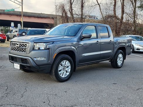 Used 2022 Nissan Frontier SV image 3