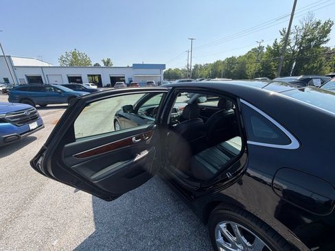Used 2013 Hyundai Equus Signature RWD image 18