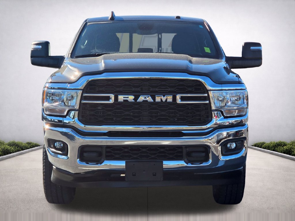 Used 2024 RAM 2500 Tradesman w/ Chrome Appearance Group AWD/4WD image 3