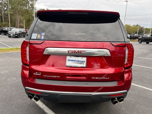 Used 2021 GMC Yukon XL Denali w/ Denali Premium Package image 8