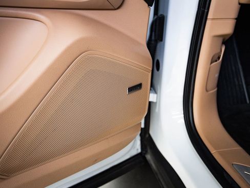 Certified 2023 Porsche Cayenne Platinum Edition image 21