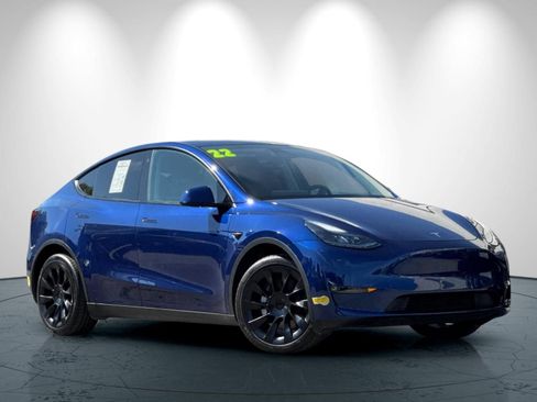 Used 2022 Tesla Model Y Long Range AWD/4WD image 2