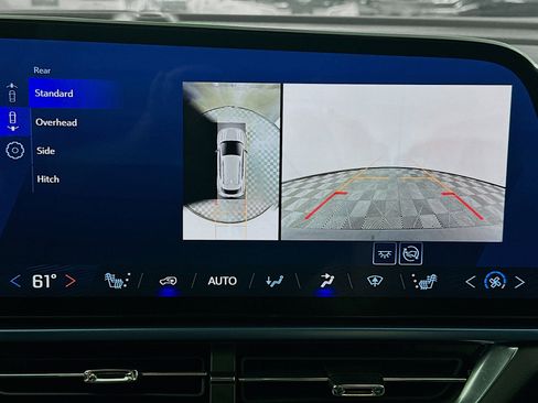 Used 2024 Chevrolet Equinox EV LT FWD image 23