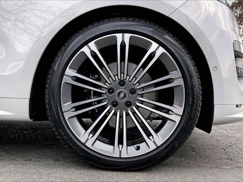 Used 2024 Land Rover Range Rover Sport Dynamic SE image 11