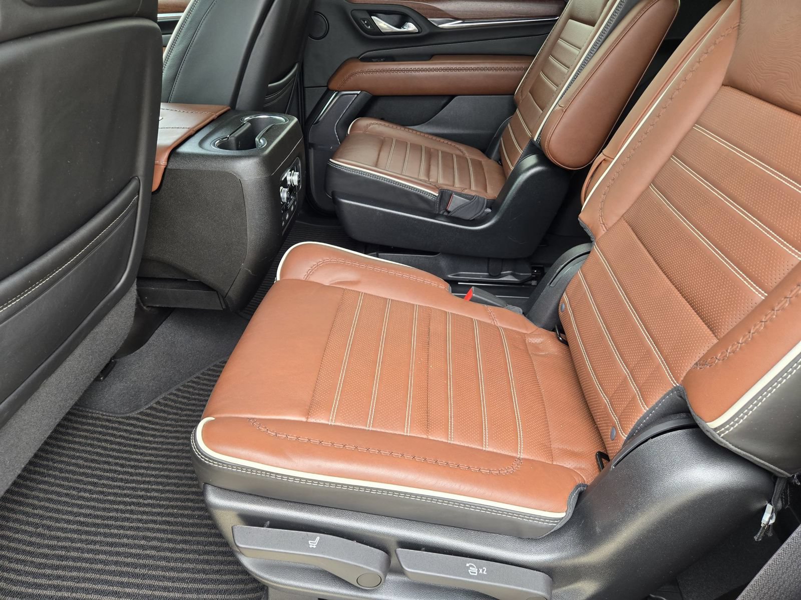 Used 2023 GMC Yukon Denali Ultimate AWD/4WD image 32