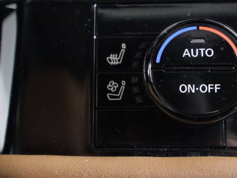 Used 2024 Nissan Pathfinder Platinum w/ Lighting Package (N93) AWD/4WD image 46