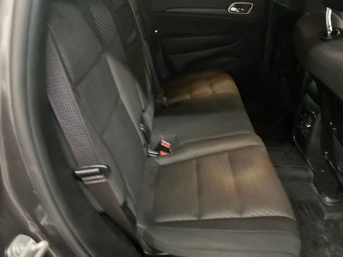 Used 2020 Jeep Grand Cherokee Laredo image 30