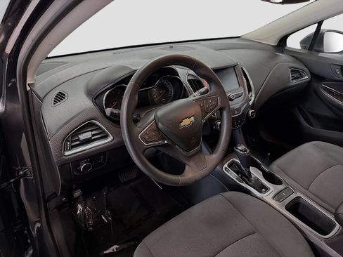 Used 2017 Chevrolet Cruze LT FWD image 12