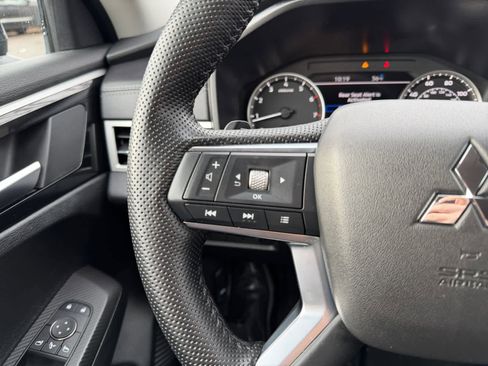 Used 2024 Mitsubishi Outlander SE image 20