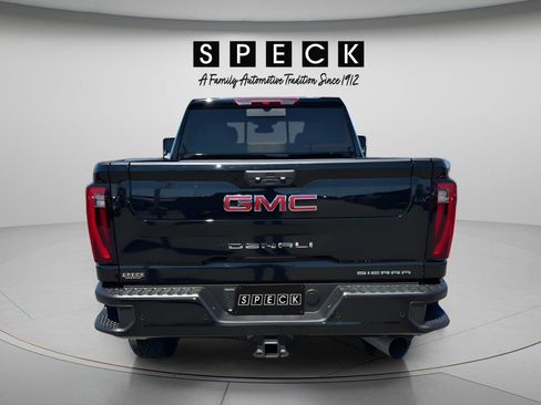 Used 2024 GMC Sierra 2500 Denali AWD/4WD image 3