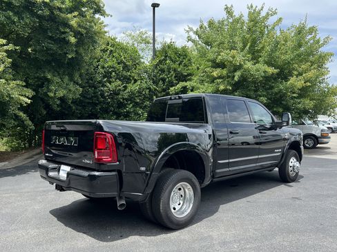 Used 2026 RAM 3500 Limited AWD/4WD image 9