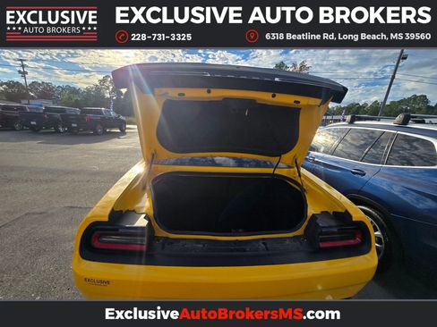 Used 2018 Dodge Challenger SXT w/ Blacktop Package image 32