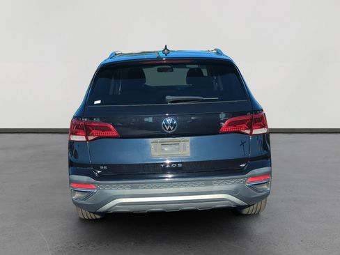 Certified 2022 Volkswagen Taos SE image 4