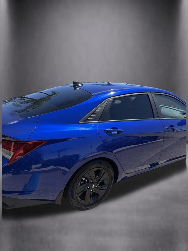Certified 2023 Hyundai Elantra Blue FWD image 13