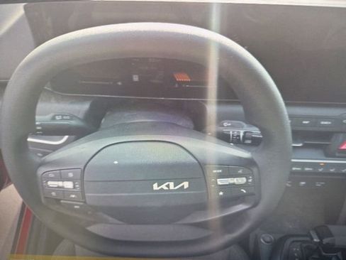 Used 2025 Kia K4 LXS image 6