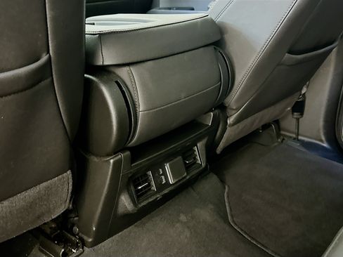 Used 2025 GMC Sierra 1500 SLT AWD/4WD image 28