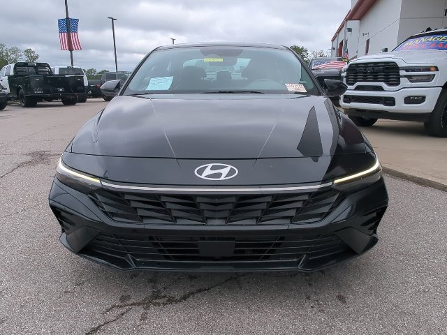 Used 2025 Hyundai Elantra SEL FWD image 4