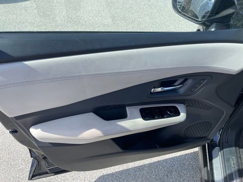 Used 2023 Nissan Ariya AWD image 11