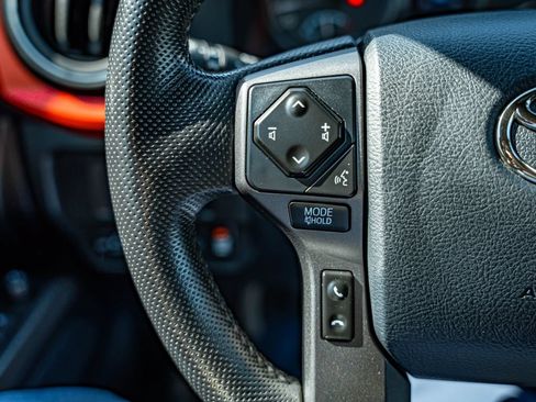 Used 2019 Toyota Tacoma TRD Off-Road AWD/4WD image 19