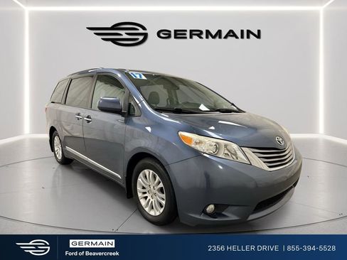 Used 2017 Toyota Sienna XLE w/ XLE Navigation Package image 1