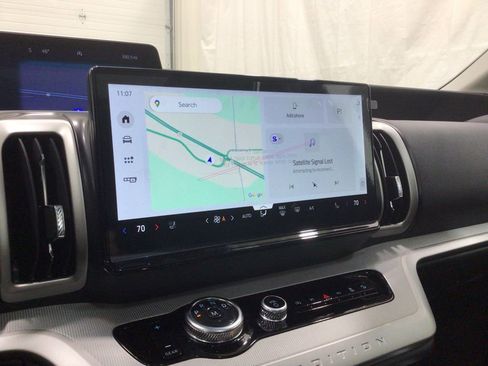 New 2025 Ford Expedition Active image 17