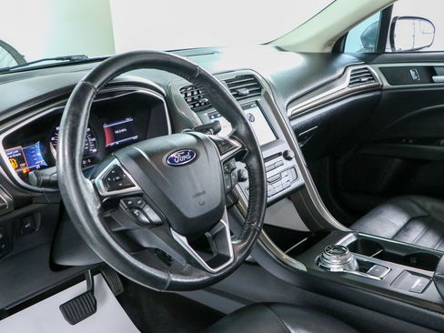 Used 2017 Ford Fusion SE w/ Fusion SE Technology Package FWD image 22