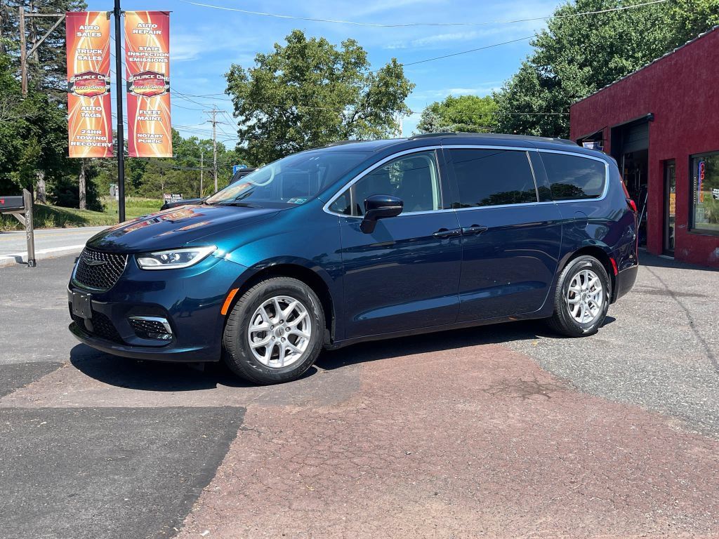Used 2022 Chrysler Pacifica Touring-L FWD image 1