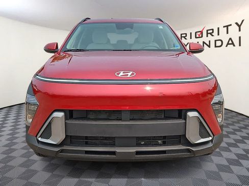 Used 2025 Hyundai Kona SEL FWD image 2