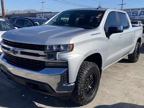 Used 2022 Chevrolet Silverado 1500 LT AWD/4WD image 2