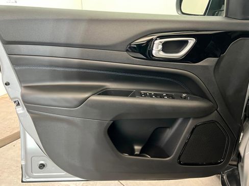 New 2026 Jeep Compass Latitude image 14