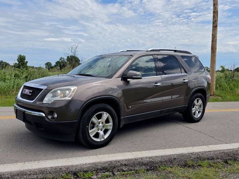 Used 2009 GMC Acadia SLT w/ Visibility Package FWD image 2